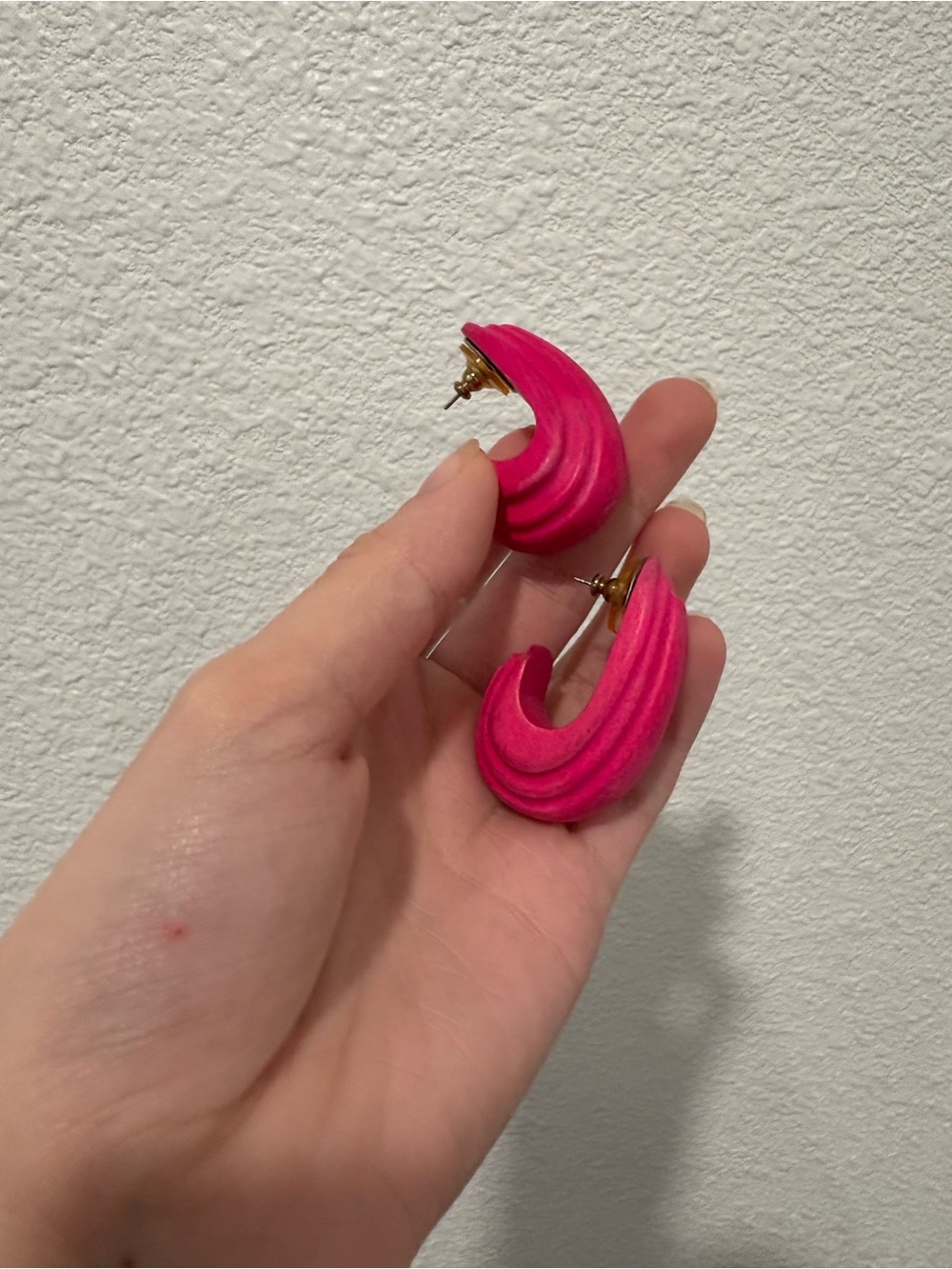 Vintage 1980s Chunky Hot Pink Retro earrings